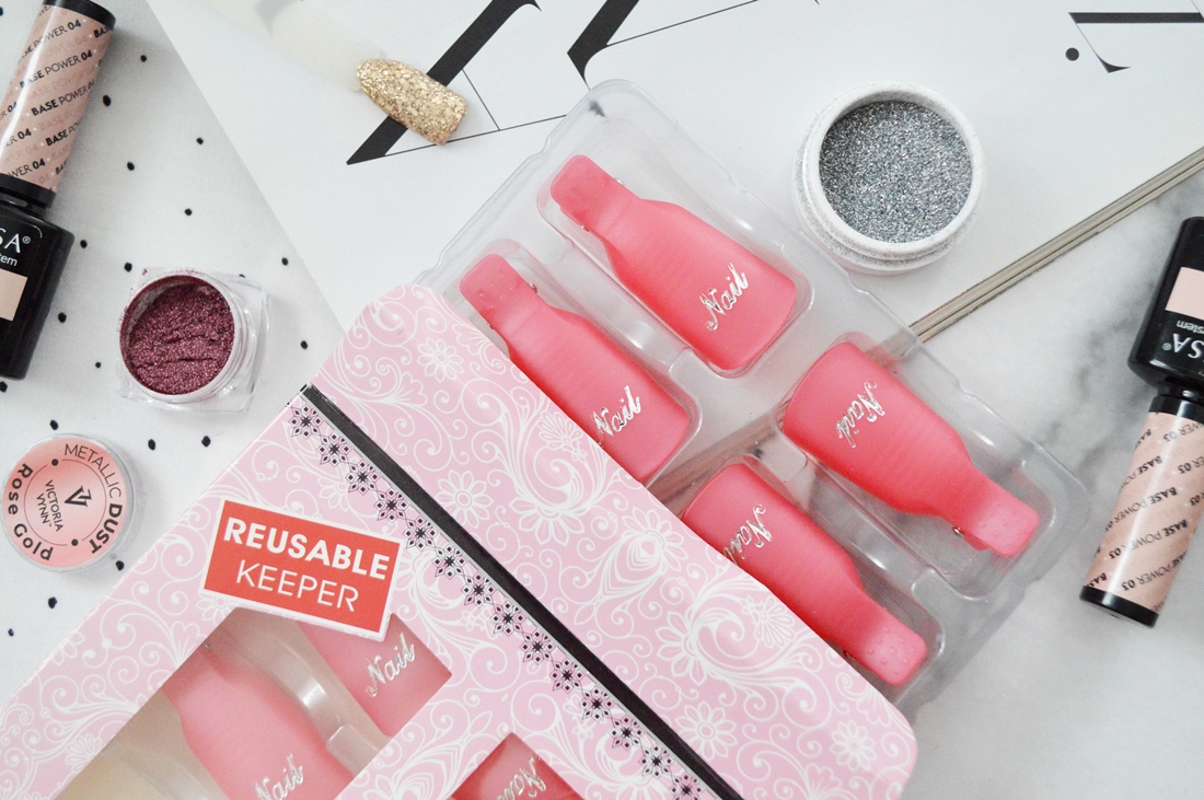 jak usunąć brokat z paznokci puderek.com.pl